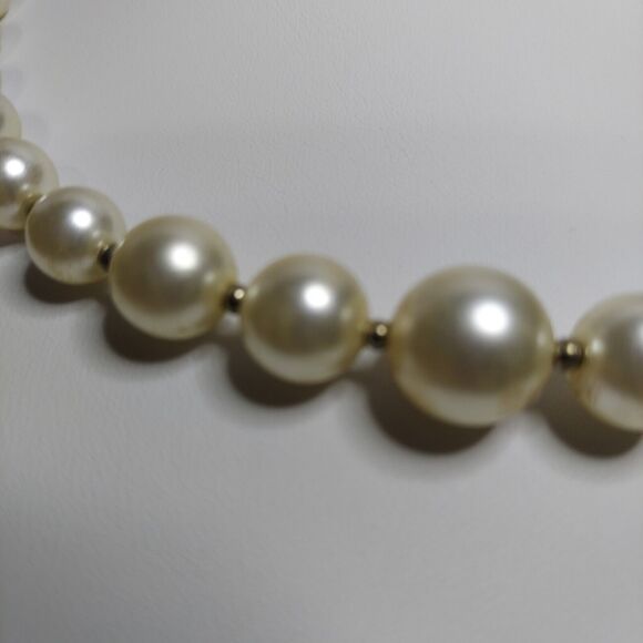 Necklace Faux pearls With goldtone spacers 22" - Picture 2 of 5